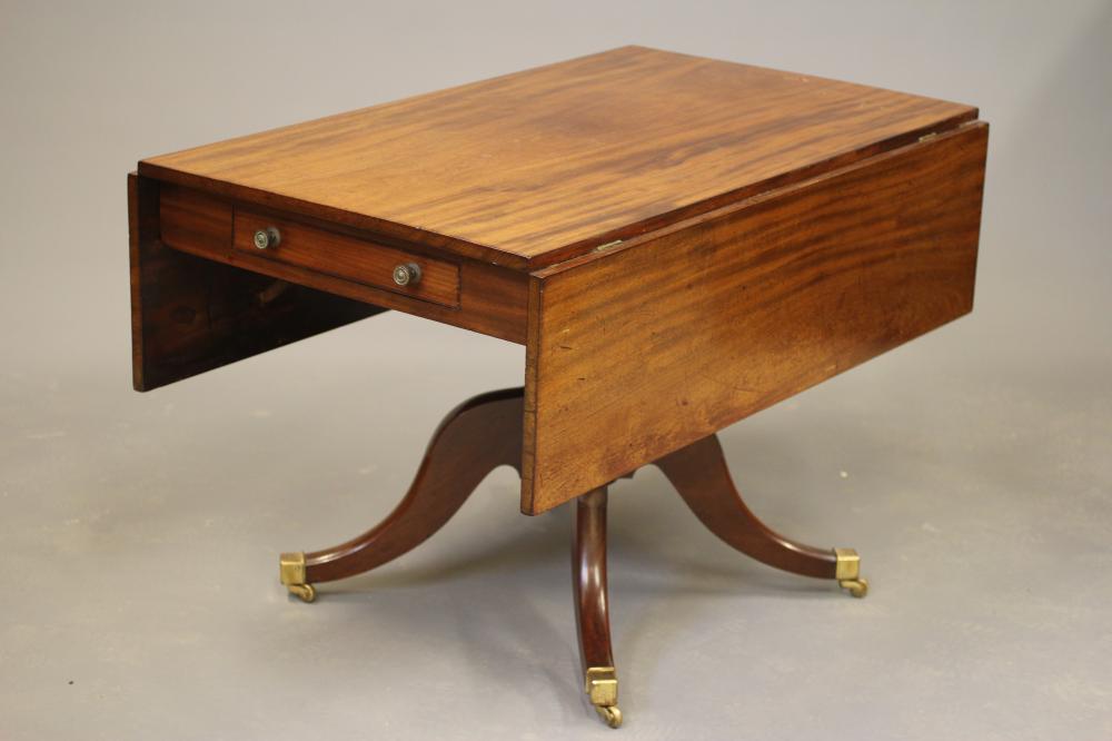 A WILLIAM IV MAHOGANY PEMBROKE TABLE Image