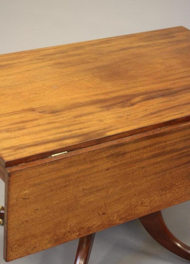 A WILLIAM IV MAHOGANY PEMBROKE TABLE Image