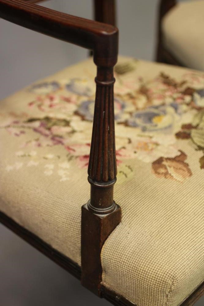 A SET OF EIGHT GEORGIAN MAHOGANY DINING CHAIRS Image