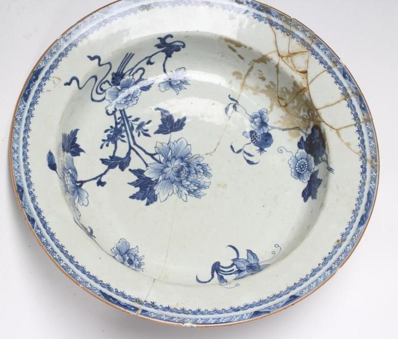 A CHINESE PORCELAIN BASIN of plain circular form Image