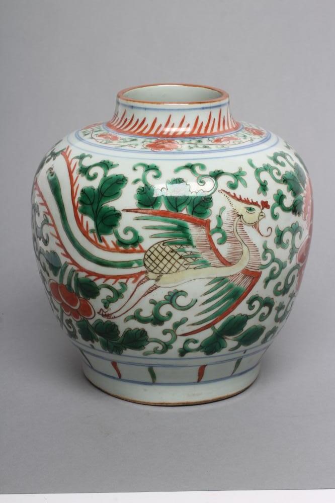 A CHINESE PORCELAIN FAMILLE VERTE JAR of ovoid form Image