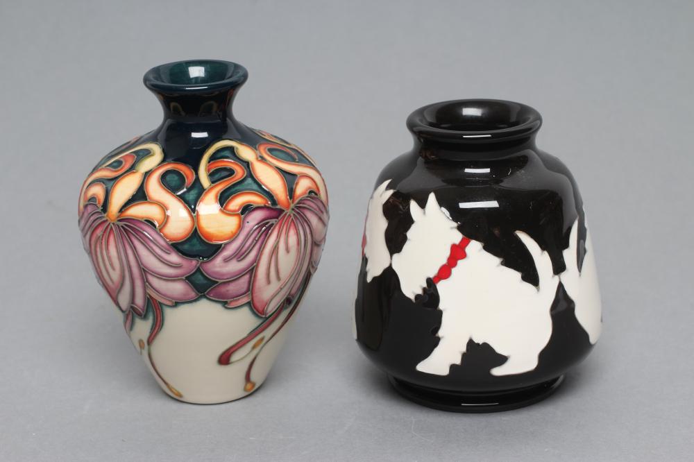 A SMALL MOORCROFT POTTERY VASE Image