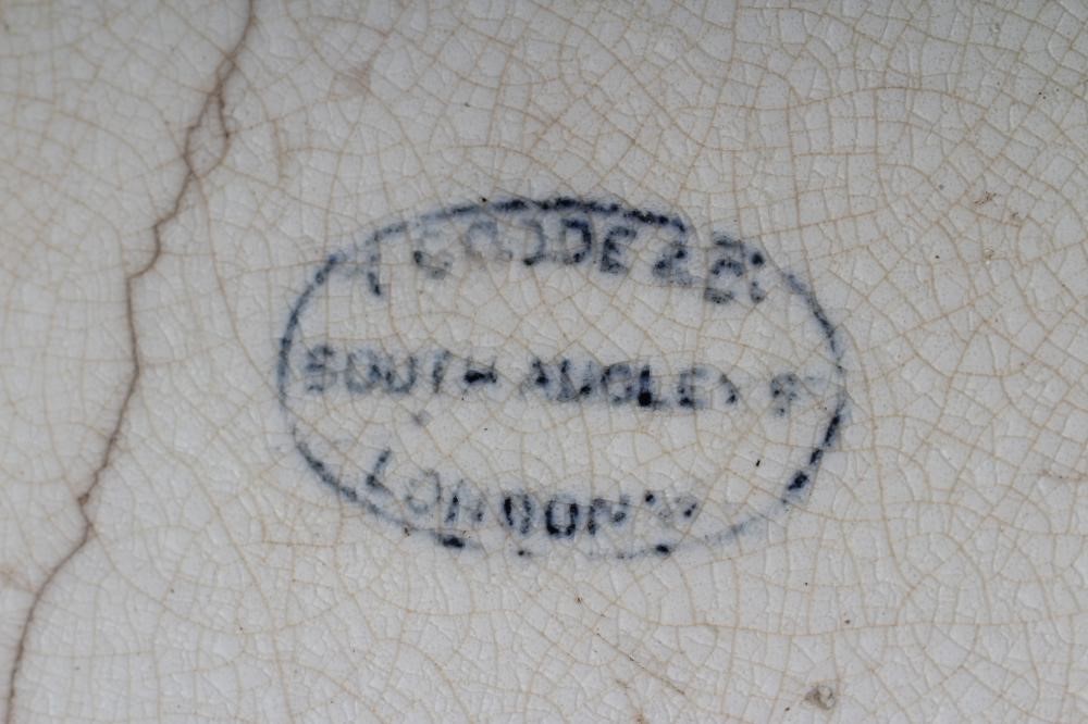 A WEMYSS EARTHENWARE JARDINIERE Image