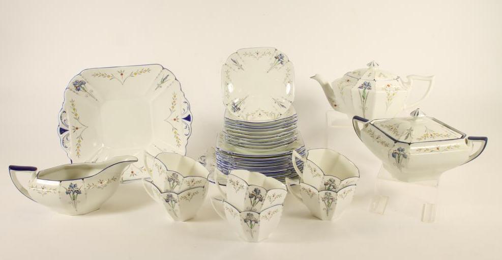 AN ART DECO SHELLEY CHINA QUEEN ANNE SHAPE PORCELAIN TEA SERVICE Image