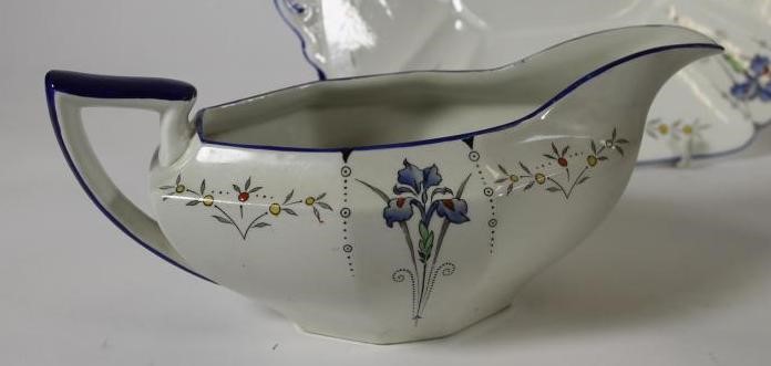 AN ART DECO SHELLEY CHINA QUEEN ANNE SHAPE PORCELAIN TEA SERVICE Image