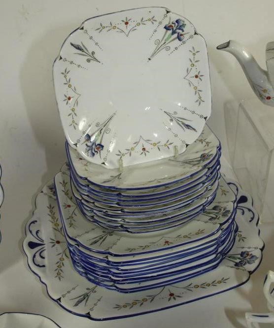 AN ART DECO SHELLEY CHINA QUEEN ANNE SHAPE PORCELAIN TEA SERVICE Image