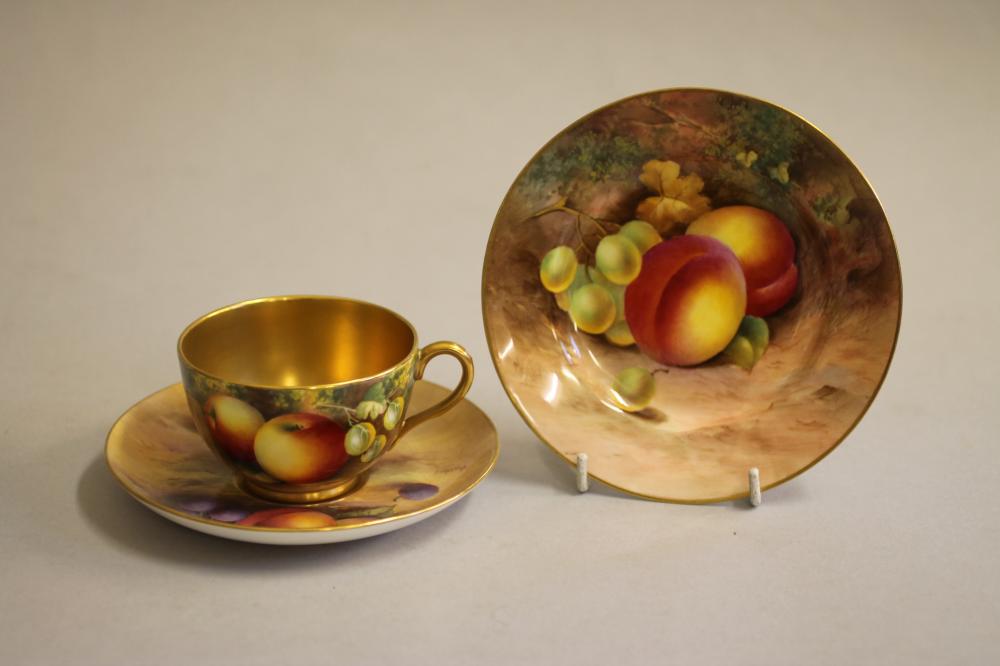 A ROYAL WORCESTER CHINA TRIO Image