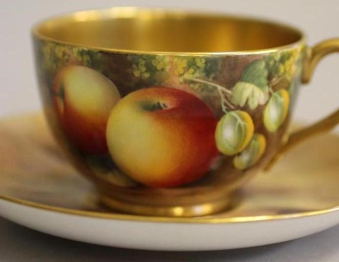 A ROYAL WORCESTER CHINA TRIO Image