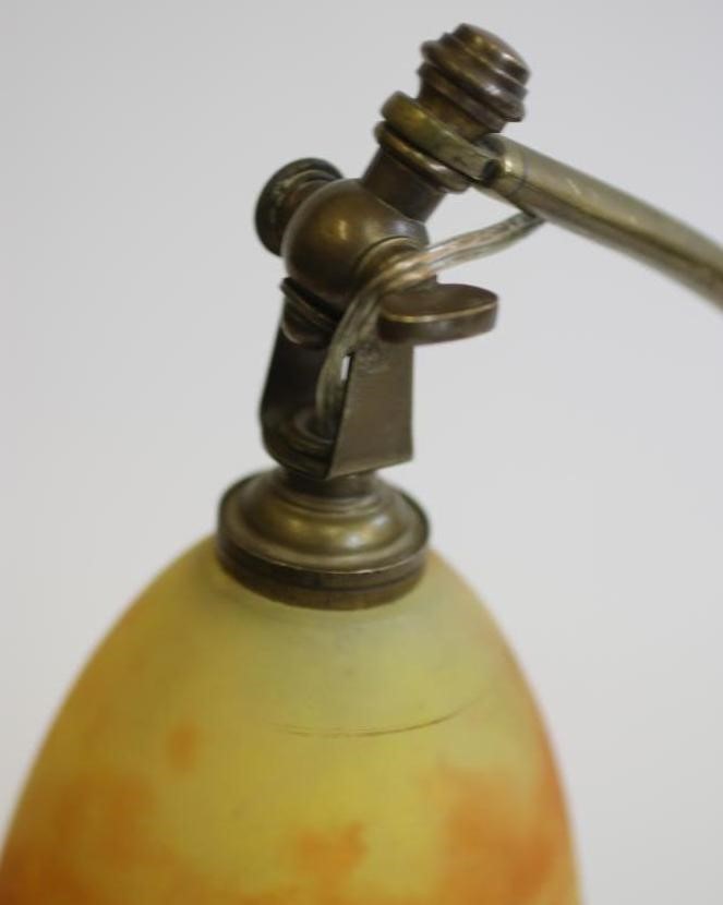 A FRENCH PINK MOTTLED GLASS ELECTRIC TABLE LAMP Image