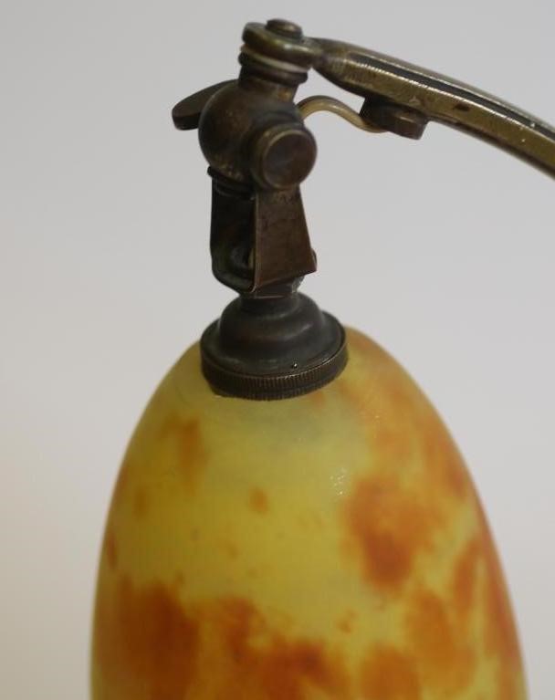 A FRENCH PINK MOTTLED GLASS ELECTRIC TABLE LAMP Image