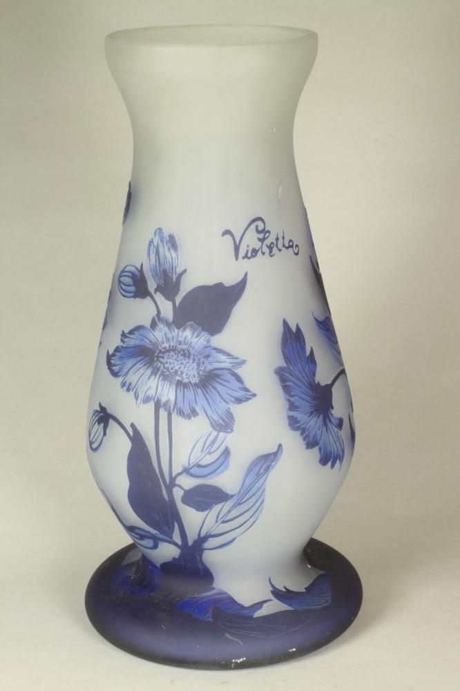 A VIOLETTA CAMEO GLASS VASE Image