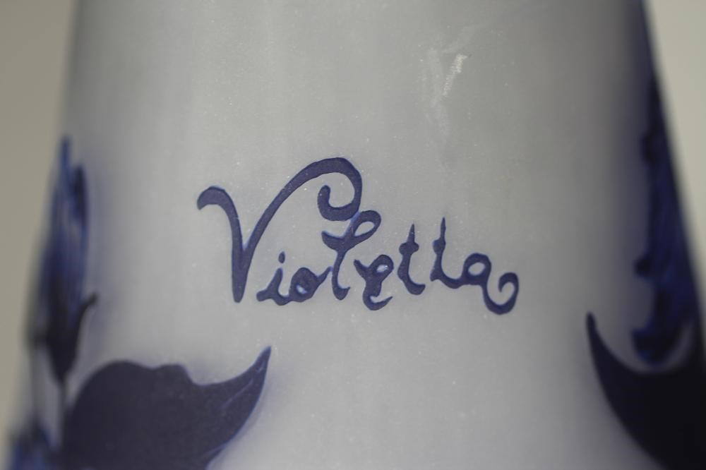 A VIOLETTA CAMEO GLASS VASE Image