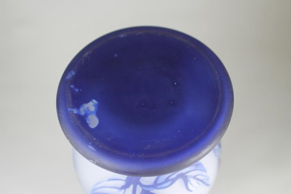 A VIOLETTA CAMEO GLASS VASE Image