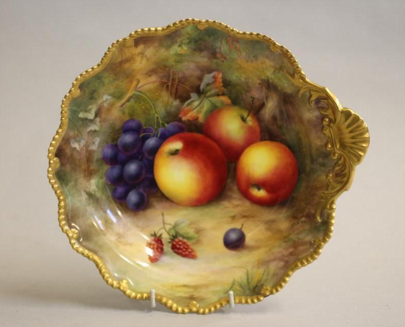 A ROYAL WORCESTER CHINA DESSERT DISH Image