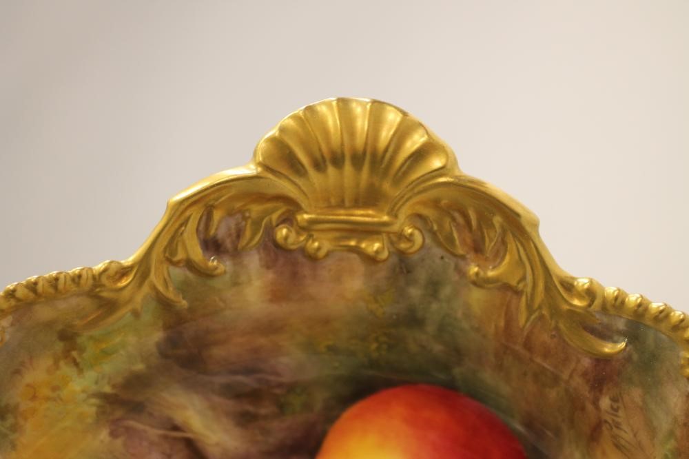 A ROYAL WORCESTER CHINA DESSERT DISH Image