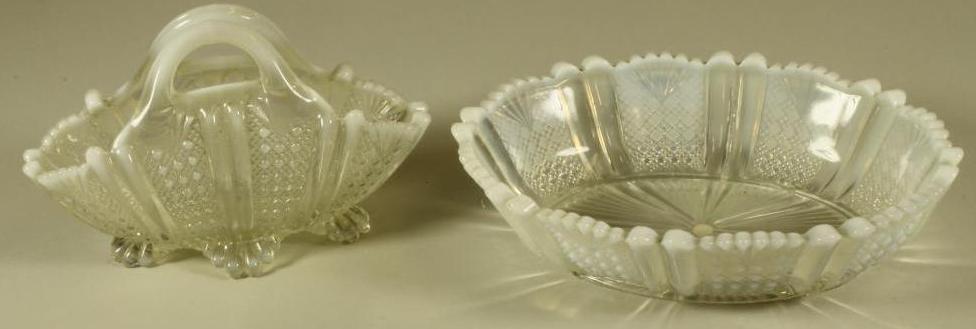 A VICTORIAN THOMAS DAVISON "MOONSHINE OPALESCENT" GLASS BASKET Image