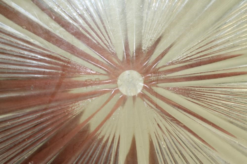 A VICTORIAN THOMAS DAVISON "MOONSHINE OPALESCENT" GLASS BASKET Image