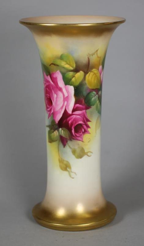A ROYAL WORCESTER CHINA VASE Image