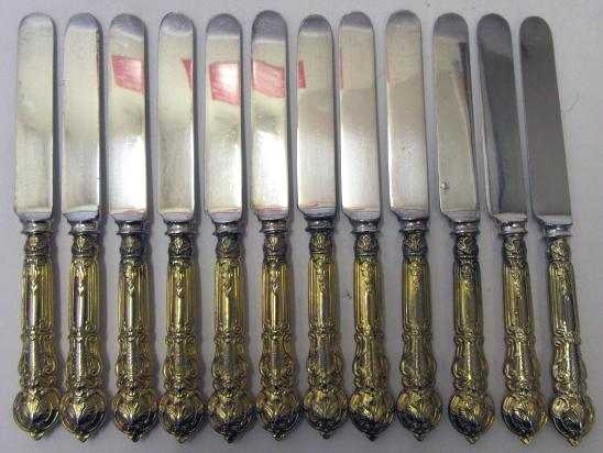 A SET OF TWENTY FOUR GOLD PLATED DESSERT KNIVES Image
