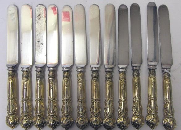 A SET OF TWENTY FOUR GOLD PLATED DESSERT KNIVES Image