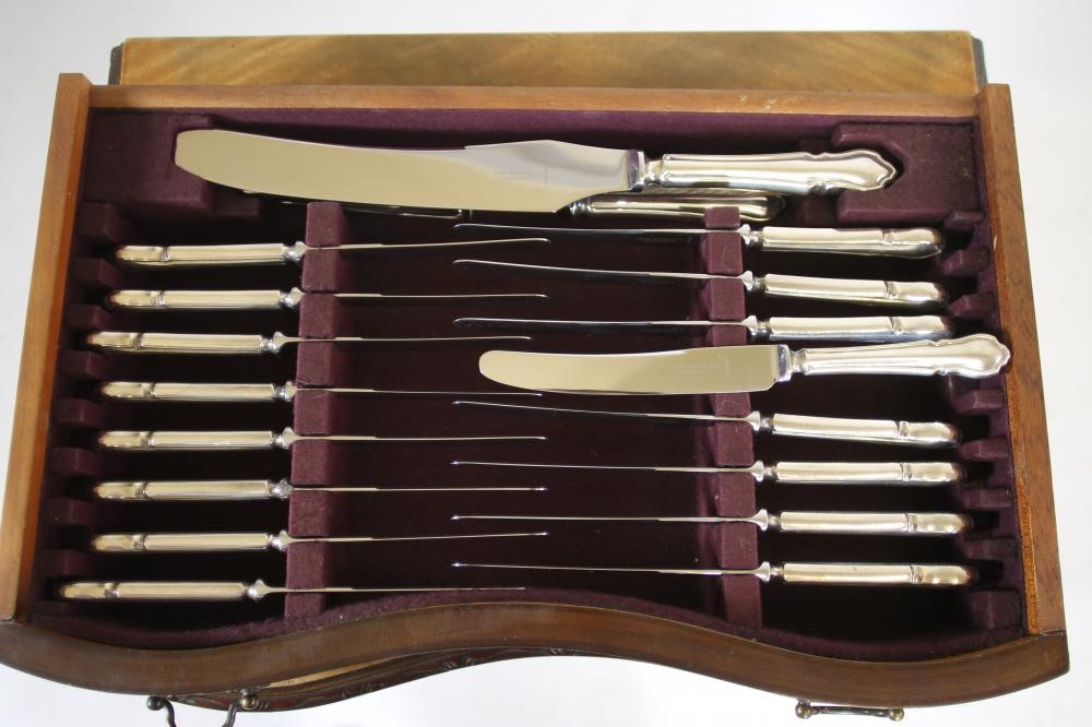 AN EPNS TABLE SERVICE Image