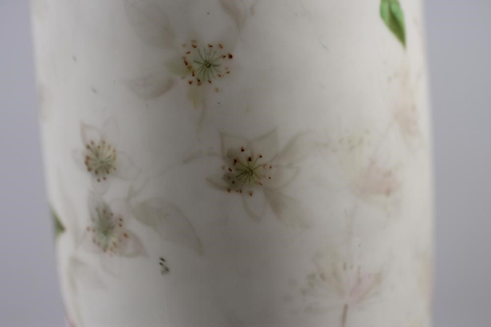 A GRAINGER & CO. CHINA SLEEVE VASE Image