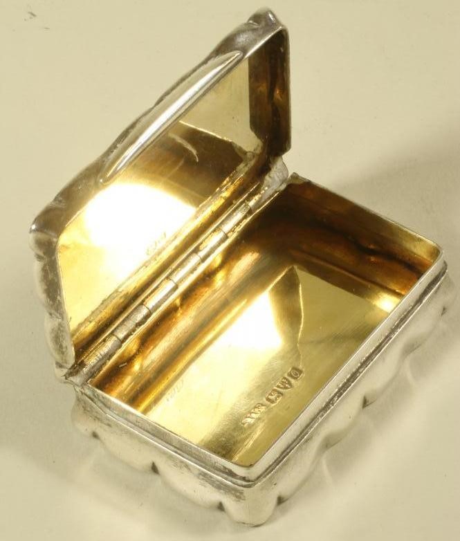 A SILVER SNUFF BOX Image