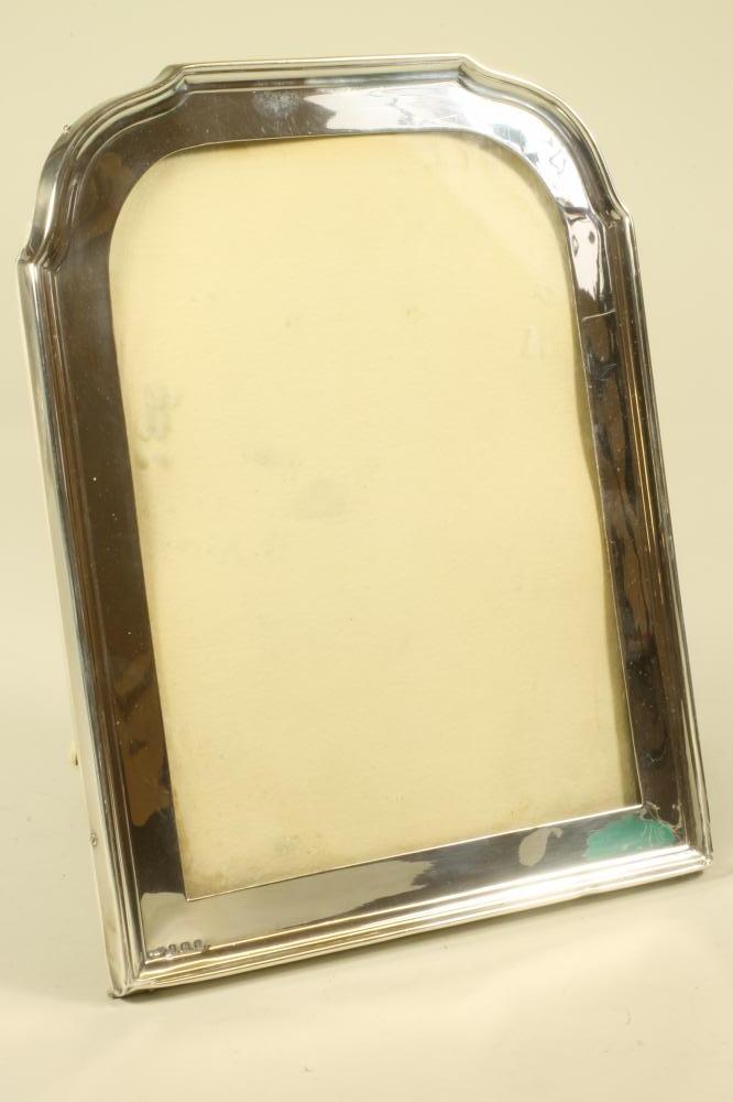 AN EASEL BACK SILVER PHOTOGRAPH FRAME Image