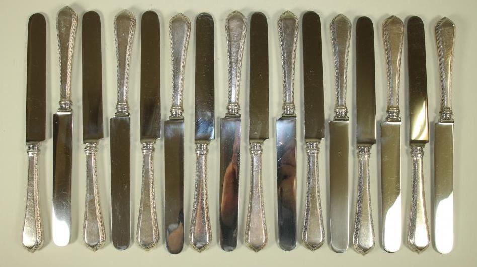 A SET OF SIXTEEN SILVER TABLE KNIVES Image