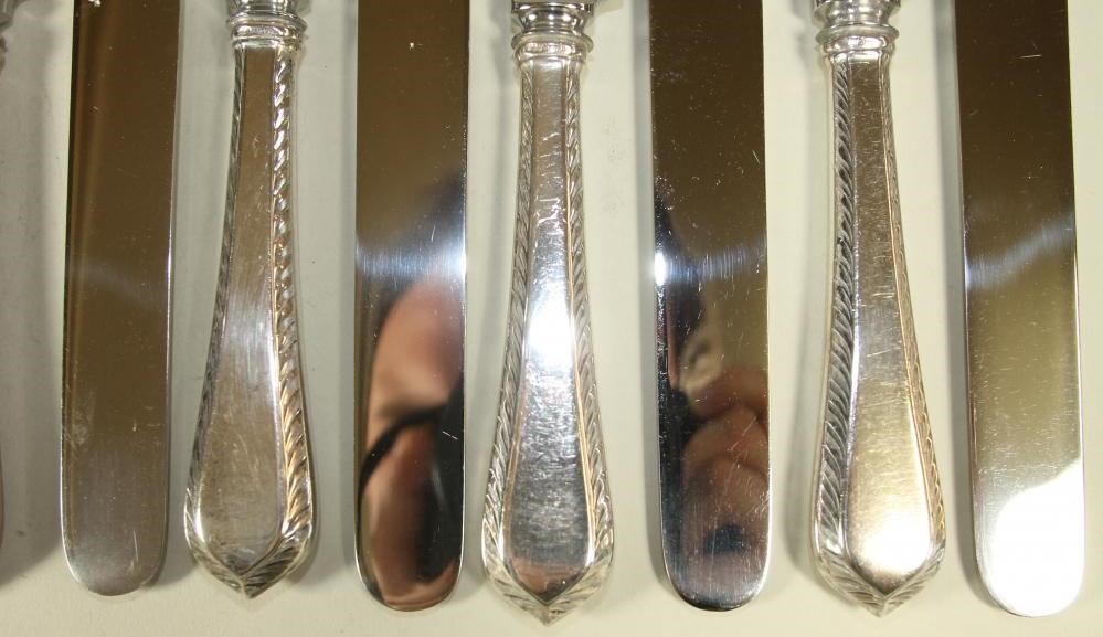 A SET OF SIXTEEN SILVER TABLE KNIVES Image