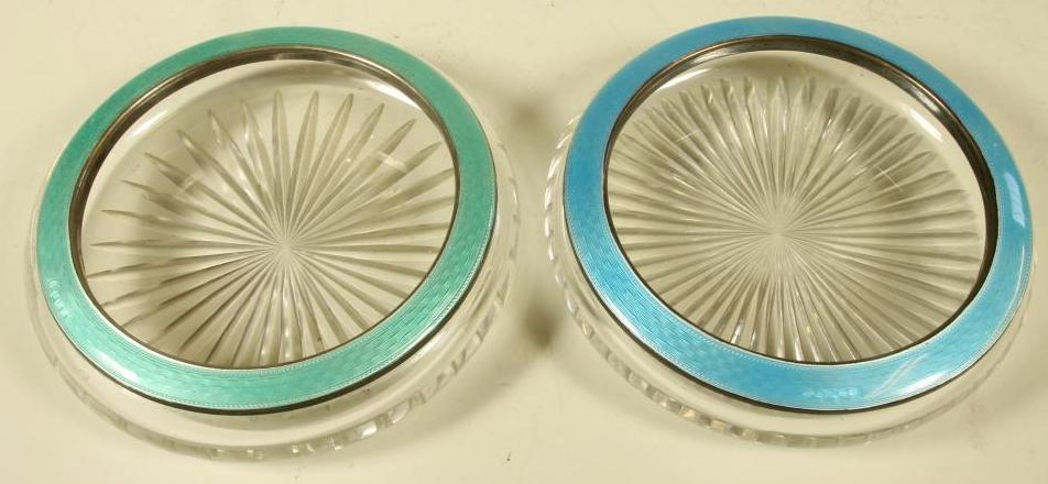 A COMPOSITE PAIR OF ART DECO SILVER SMALL DISHES Image