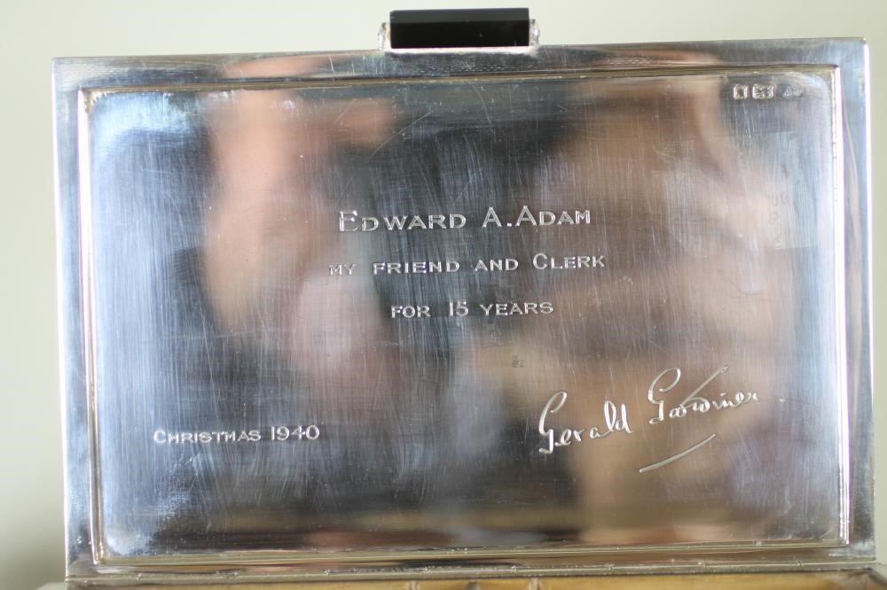 AN ART DECO SILVER CIGARETTE BOX Image