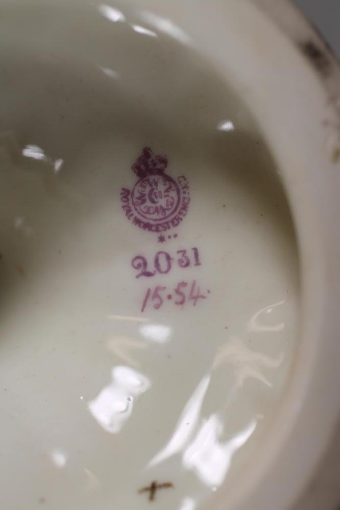 A ROYAL WORCESTER CHINA VASE Image