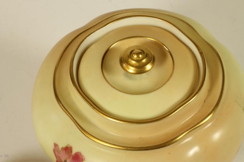 A ROYAL WORCESTER CHINA POT POURRI AND COVERS Image