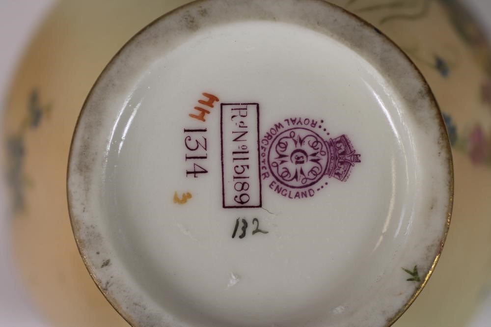 A ROYAL WORCESTER CHINA POT POURRI AND COVERS Image