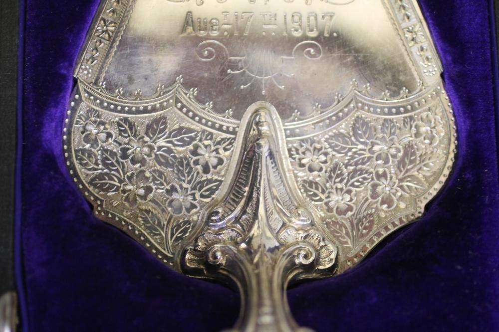AN EDWARDIAN SILVER PRESENTATION TROWEL Image