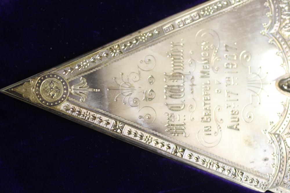 AN EDWARDIAN SILVER PRESENTATION TROWEL Image