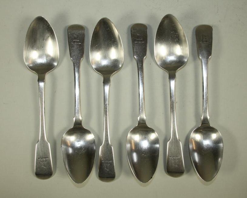 A SET OF SIX WILLIAM IV IRISH SILVER DESSERT SPOONS Image