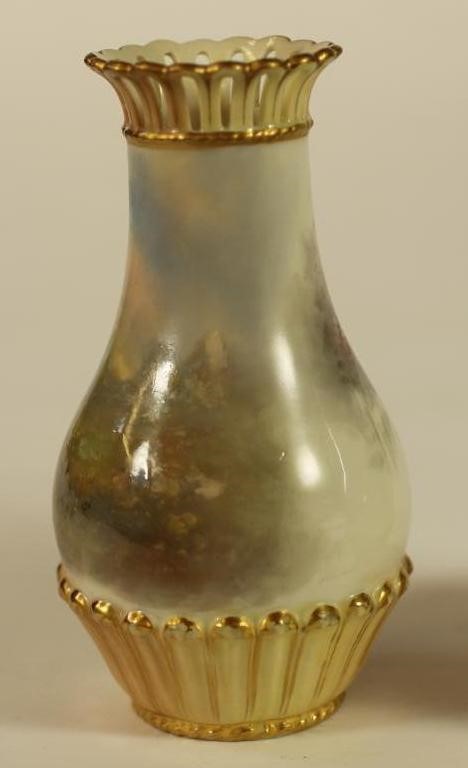 A PAIR OF ROYAL WORCESTER CHINA SMALL VASES Image