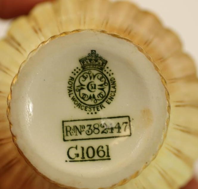 A PAIR OF ROYAL WORCESTER CHINA SMALL VASES Image