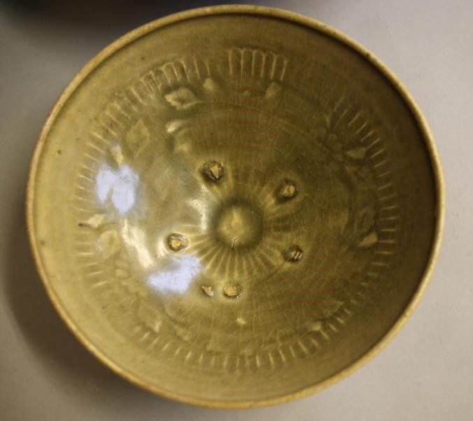 A COLLECTION OF CHINESE PROVINCIAL PORCELAIN DISHES AND BOWLS Image