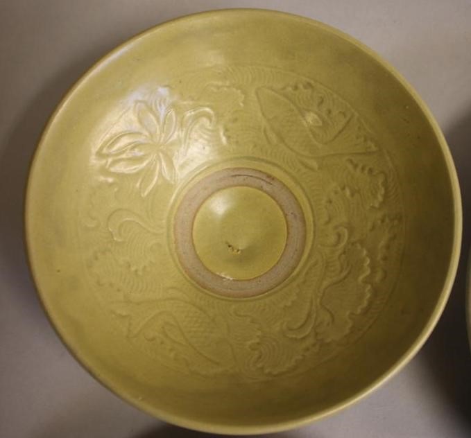 A COLLECTION OF CHINESE PROVINCIAL PORCELAIN DISHES AND BOWLS Image