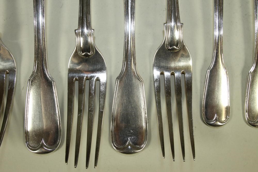 A SET OF SIX GEORGE IV SILVER TABLE FORKS Image