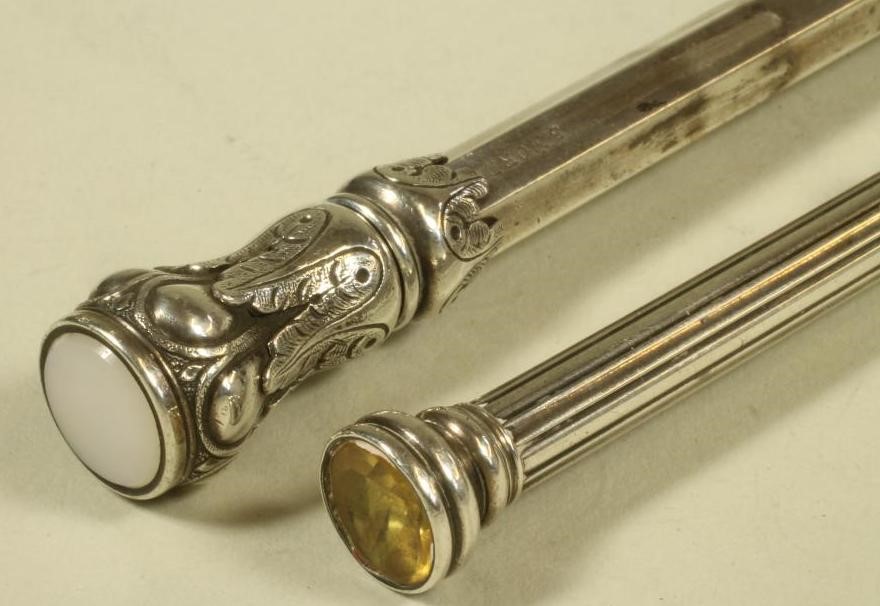 A VICTORIAN SILVER TELESCOPIC PENCIL Image