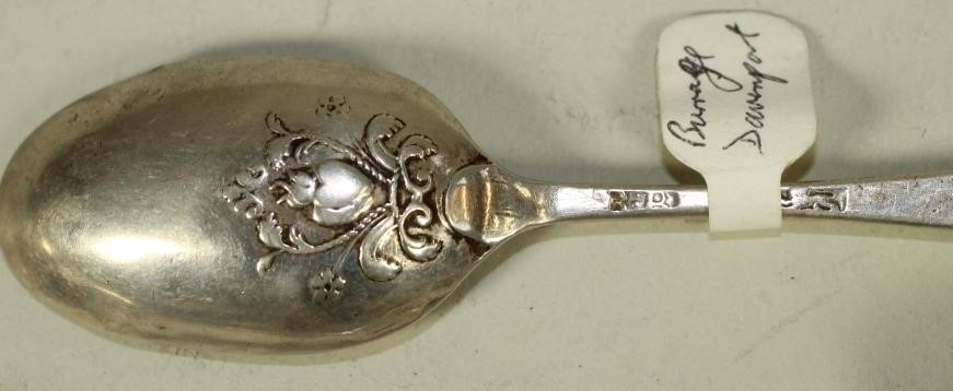 A SET OF SIX GEORGE III SILVER TEASPOONS Image