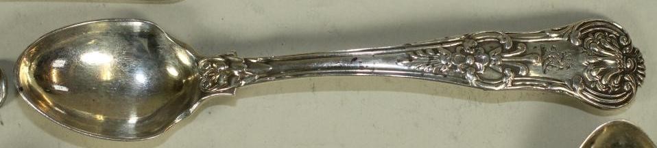 A SET OF SIX GEORGE III SILVER TEASPOONS Image
