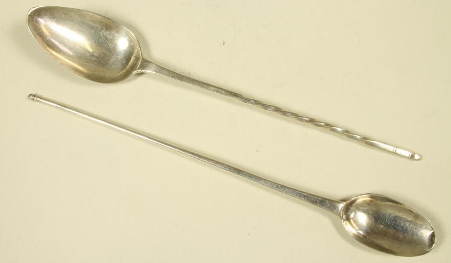 AN EARLY 18TH CENTURY SILVER MASKING SPOON Image