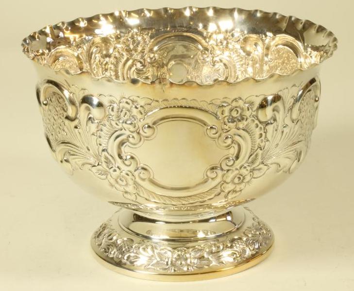 AN EDWARDIAN SILVER ROSE BOWL Image