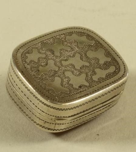 A GEORGE IV SILVER SMALL VINAIGRETTE Image