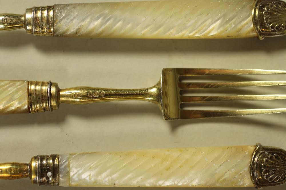 A PART SET OF LATE GEORGE III SILVER GILT DESSERT KNIVES AND FORKS Image
